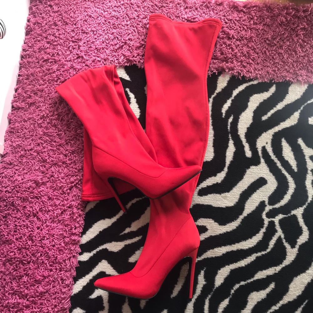 STEVE MADDEN Long red thigh heels ❤️👠